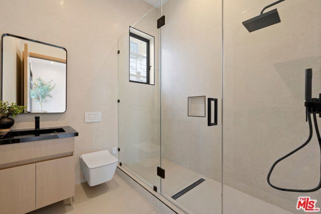 5200 Oakdale Avenue, Woodland Hills (los Angeles), CA 91364