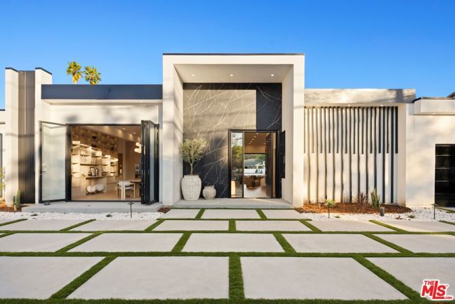 5200 Oakdale Avenue, Woodland Hills (los Angeles), CA 91364