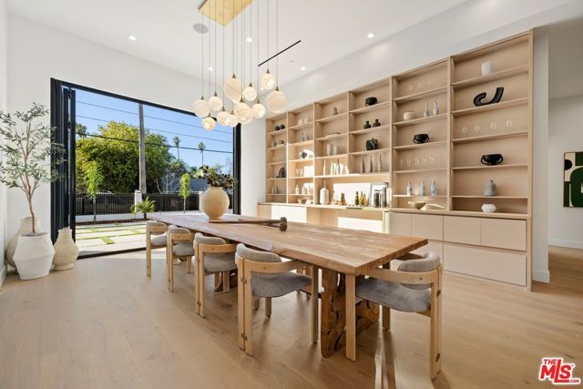 5200 Oakdale Avenue, Woodland Hills (los Angeles), CA 91364