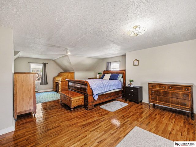 4827 Hickory Street, Omaha, NE 68106