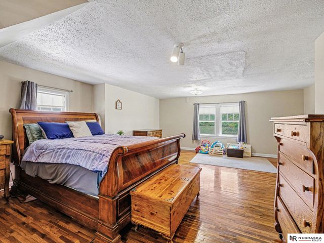 4827 Hickory Street, Omaha, NE 68106