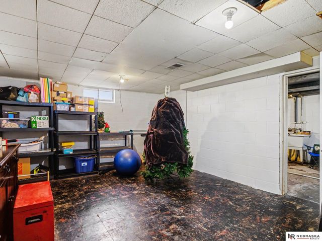 4827 Hickory Street, Omaha, NE 68106
