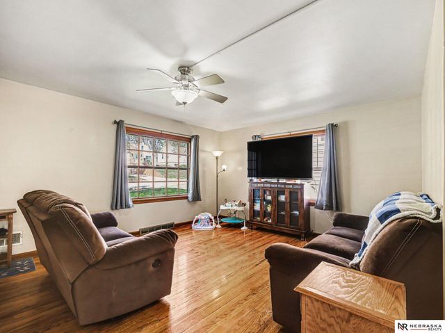 4827 Hickory Street, Omaha, NE 68106