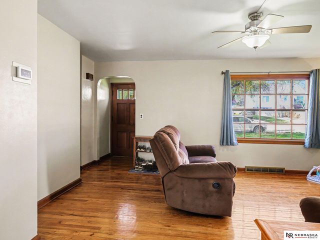 4827 Hickory Street, Omaha, NE 68106