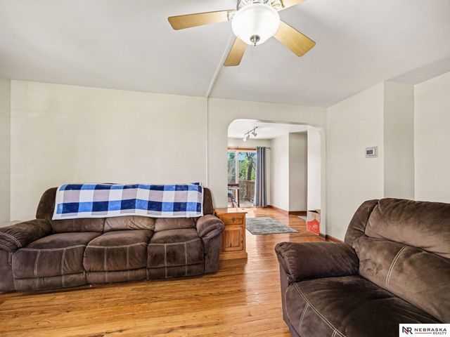4827 Hickory Street, Omaha, NE 68106