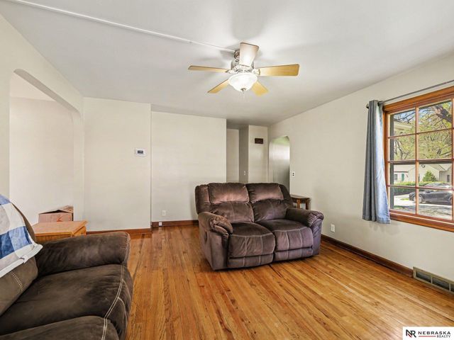 4827 Hickory Street, Omaha, NE 68106