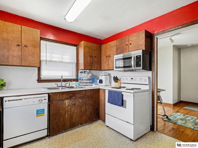 4827 Hickory Street, Omaha, NE 68106