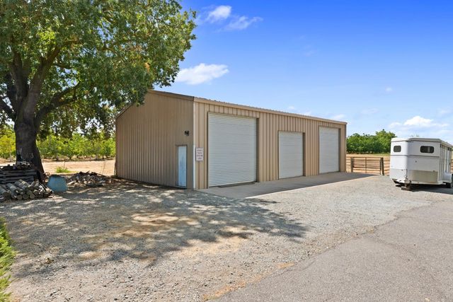 925 Townhill Rd, Oakdale, CA 95361