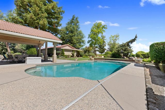 925 Townhill Rd, Oakdale, CA 95361