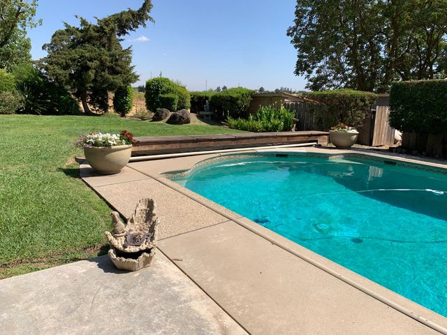 925 Townhill Rd, Oakdale, CA 95361