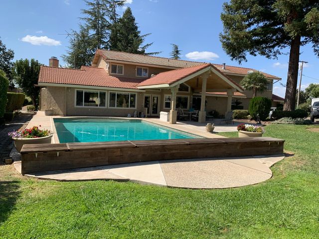 925 Townhill Rd, Oakdale, CA 95361