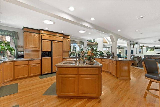 925 Townhill Rd, Oakdale, CA 95361