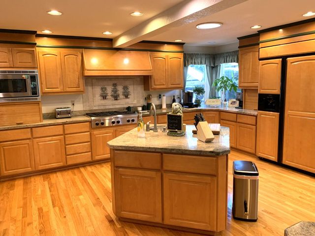 925 Townhill Rd, Oakdale, CA 95361