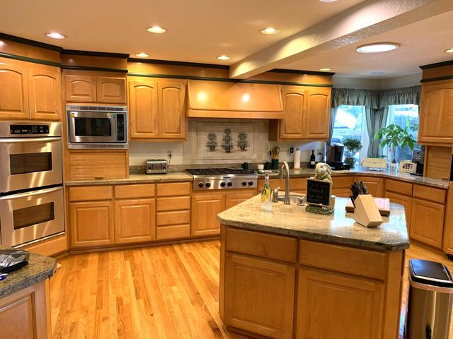 925 Townhill Rd, Oakdale, CA 95361