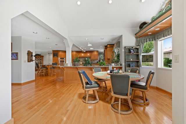 925 Townhill Rd, Oakdale, CA 95361