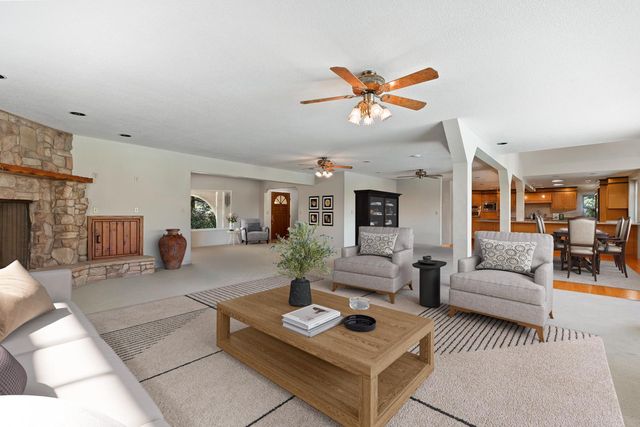 925 Townhill Rd, Oakdale, CA 95361