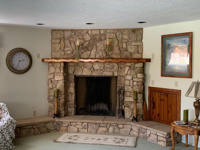 925 Townhill Rd, Oakdale, CA 95361