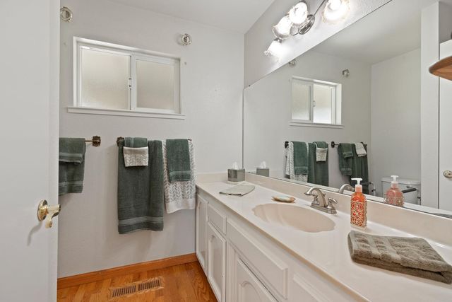 925 Townhill Rd, Oakdale, CA 95361