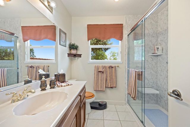 925 Townhill Rd, Oakdale, CA 95361