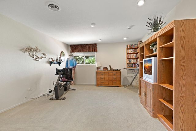 925 Townhill Rd, Oakdale, CA 95361