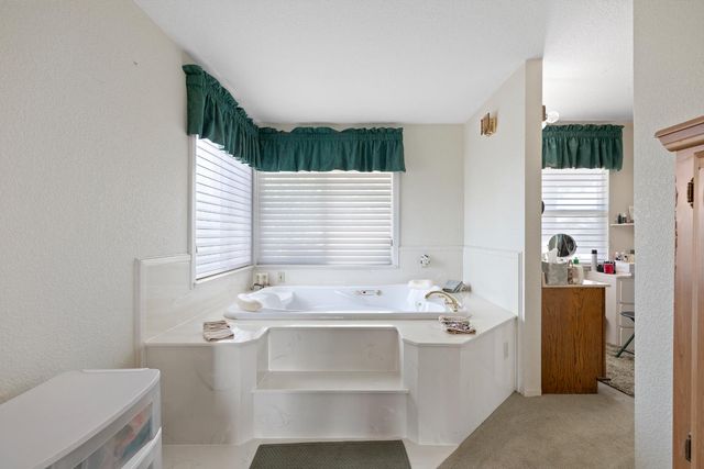 925 Townhill Rd, Oakdale, CA 95361