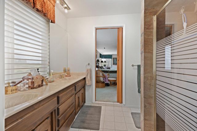 925 Townhill Rd, Oakdale, CA 95361