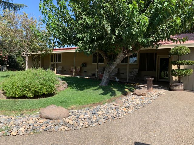 925 Townhill Rd, Oakdale, CA 95361