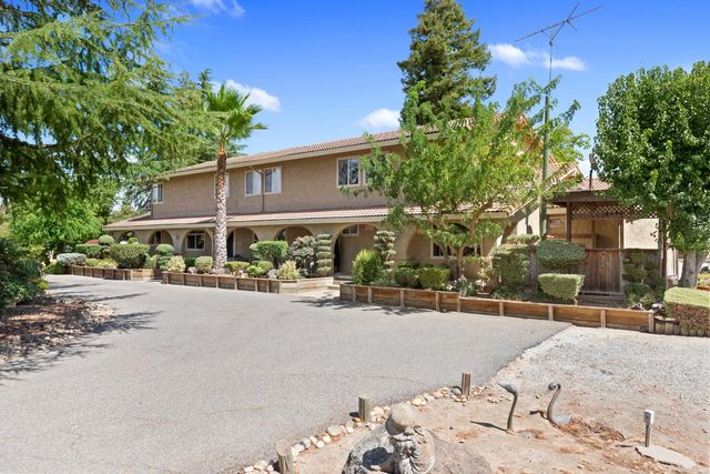 925 Townhill Rd, Oakdale, CA 95361