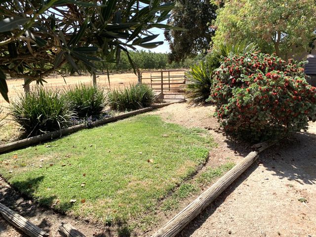 925 Townhill Rd, Oakdale, CA 95361