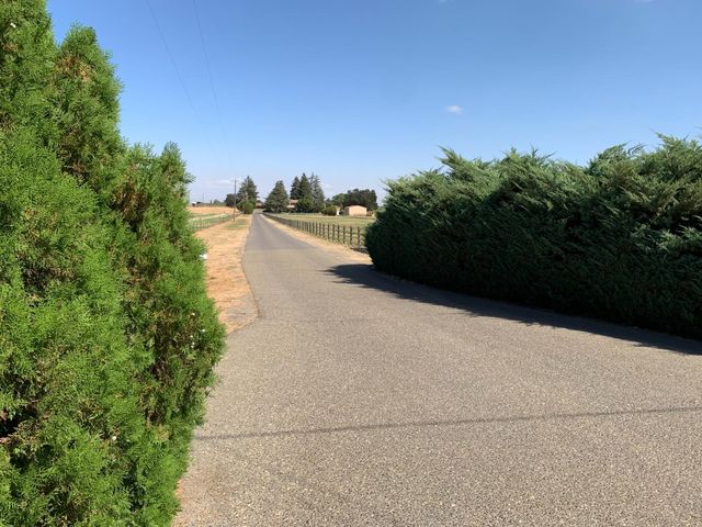 925 Townhill Rd, Oakdale, CA 95361