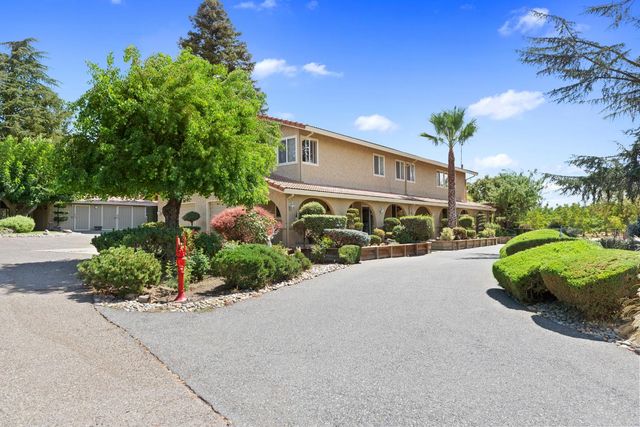 925 Townhill Rd, Oakdale, CA 95361