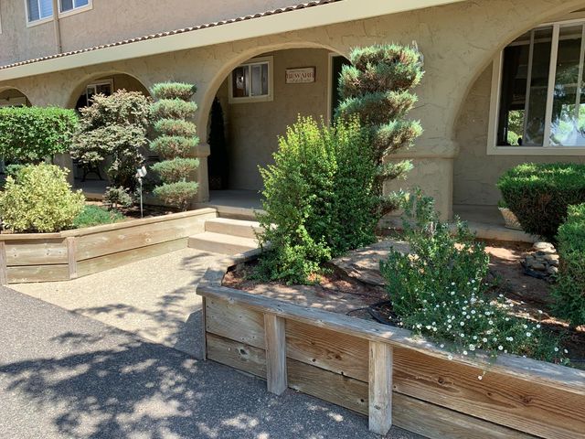 925 Townhill Rd, Oakdale, CA 95361