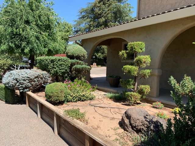 925 Townhill Rd, Oakdale, CA 95361