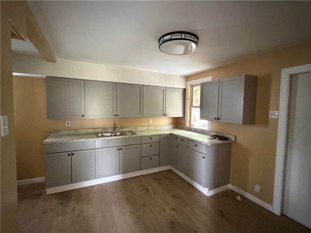 549 Thompson, Donora, PA 15033