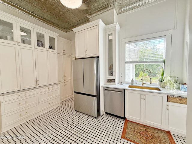 4473 Putnam Street, Marianna, FL 32446