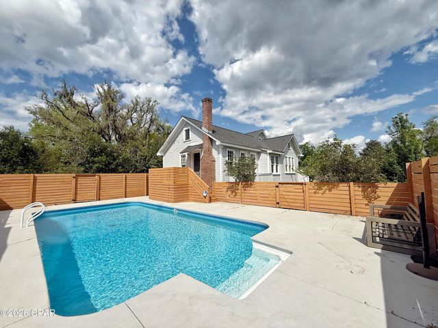 4473 Putnam Street, Marianna, FL 32446