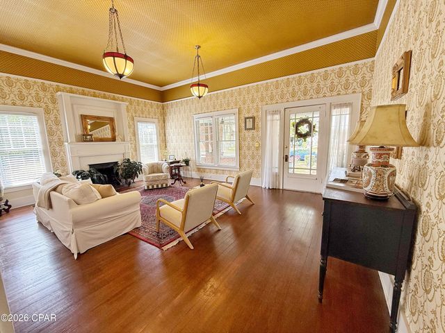 4473 Putnam Street, Marianna, FL 32446