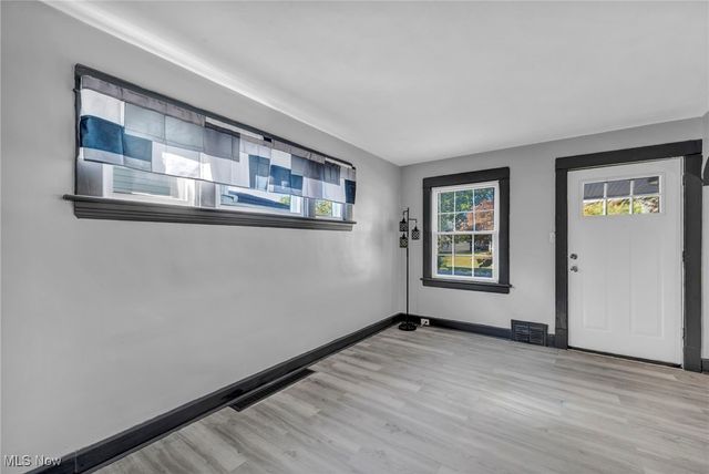 9302 Park Heights Avenue, Garfield Heights, OH 44125