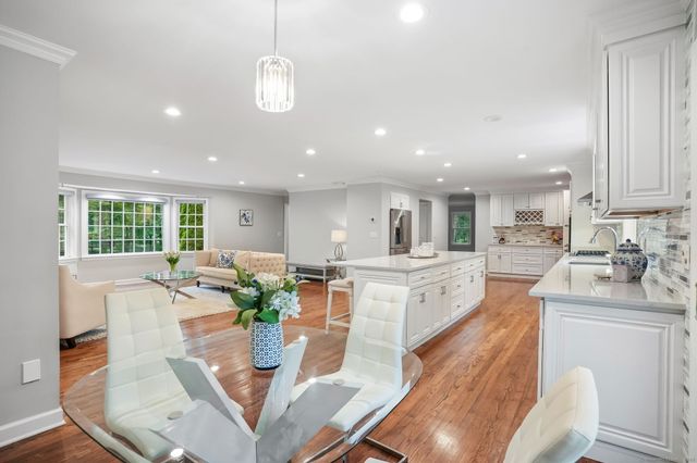 22 Fox Run, Wilton, CT 06897