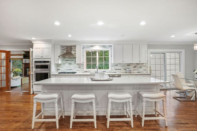 22 Fox Run, Wilton, CT 06897