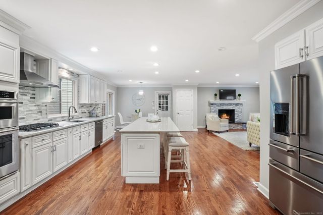 22 Fox Run, Wilton, CT 06897