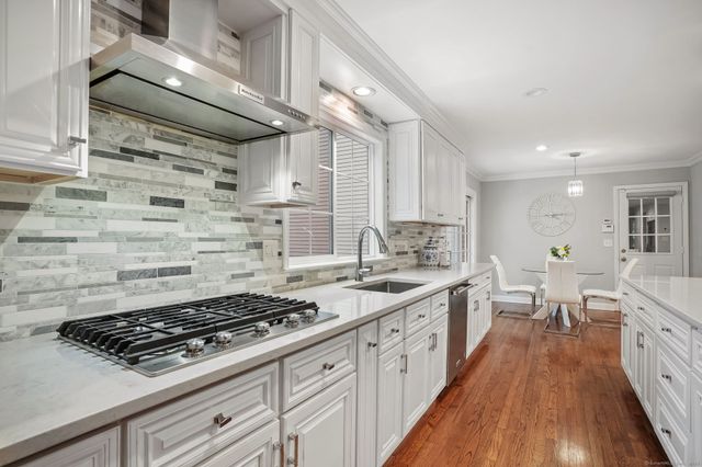 22 Fox Run, Wilton, CT 06897