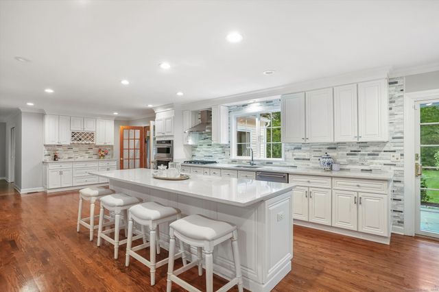 22 Fox Run, Wilton, CT 06897