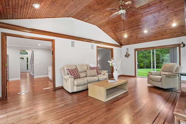 22 Fox Run, Wilton, CT 06897