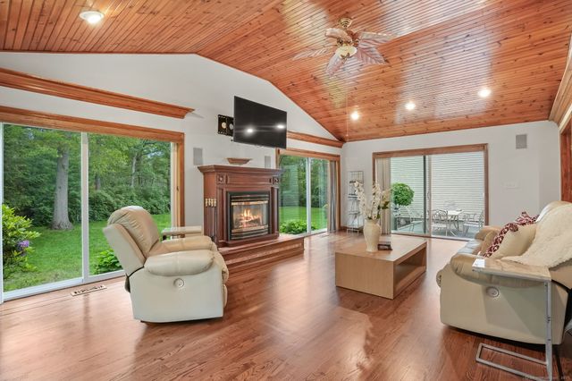 22 Fox Run, Wilton, CT 06897