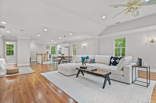 22 Fox Run, Wilton, CT 06897