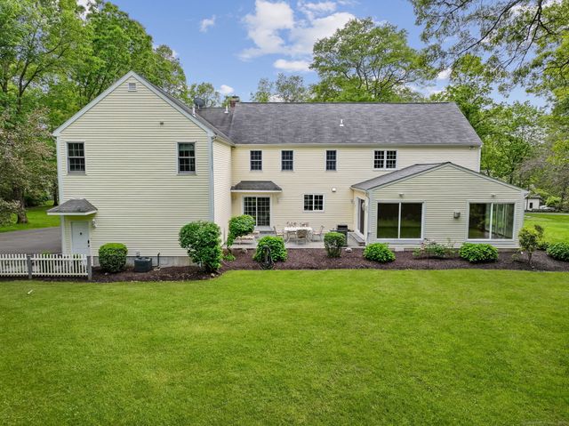22 Fox Run, Wilton, CT 06897