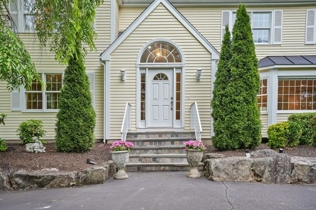 22 Fox Run, Wilton, CT 06897