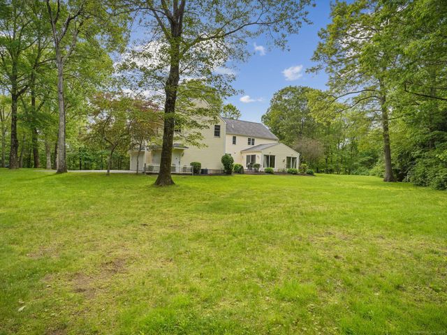 22 Fox Run, Wilton, CT 06897