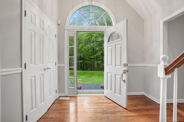 22 Fox Run, Wilton, CT 06897